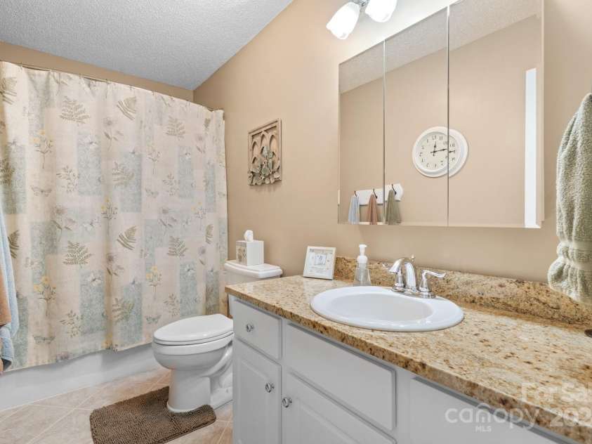 6833 Burkemont Road, Morganton, NC 28655.  MLS# CAR4189958, YatesRealty ID 6073. Hall bath