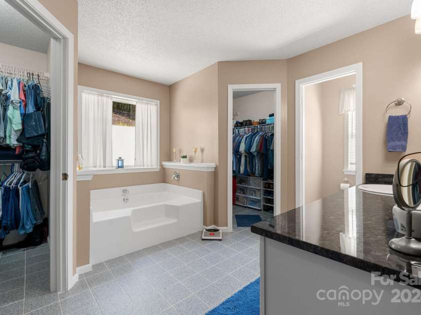 6833 Burkemont Road, Morganton, NC 28655.  MLS# CAR4189958, YatesRealty ID 6073. Primary ensuite bathroom