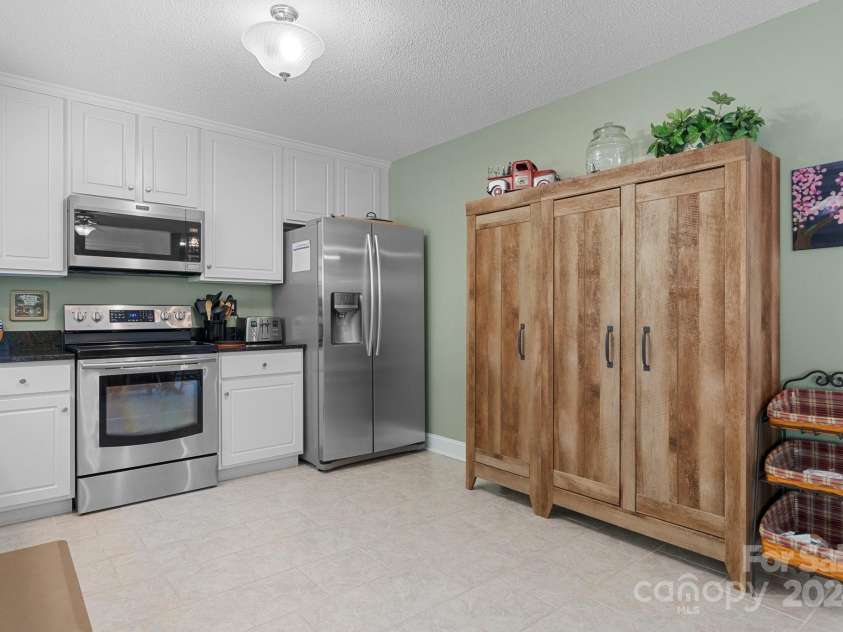 6833 Burkemont Road, Morganton, NC 28655.  MLS# CAR4189958, YatesRealty ID 6073. Spacious kitchen!!
