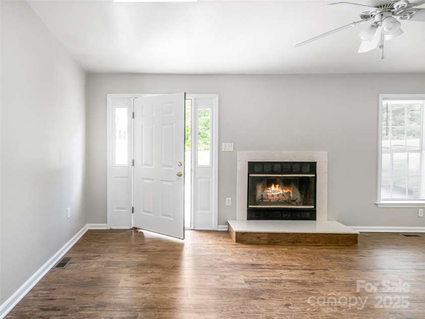 88 Star Point Drive, Hendersonville, NC 28792.  MLS# CAR4255101, YatesRealty ID 6073. 