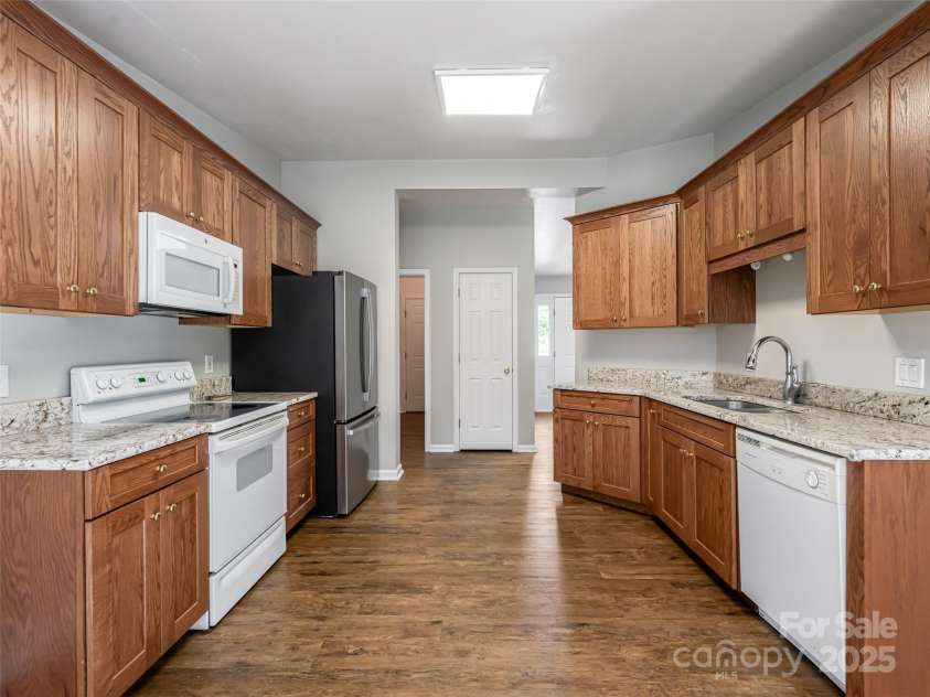 88 Star Point Drive, Hendersonville, NC 28792.  MLS# CAR4255101, YatesRealty ID 6073. 