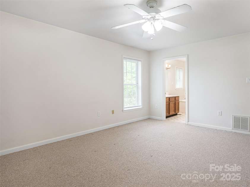 88 Star Point Drive, Hendersonville, NC 28792.  MLS# CAR4255101, YatesRealty ID 6073. 