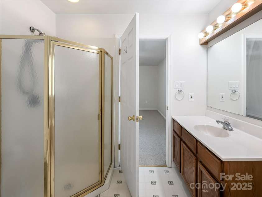 88 Star Point Drive, Hendersonville, NC 28792.  MLS# CAR4255101, YatesRealty ID 6073. 