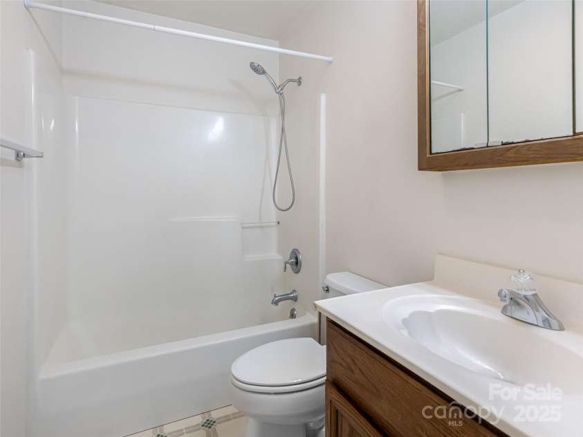 88 Star Point Drive, Hendersonville, NC 28792.  MLS# CAR4255101, YatesRealty ID 6073. 