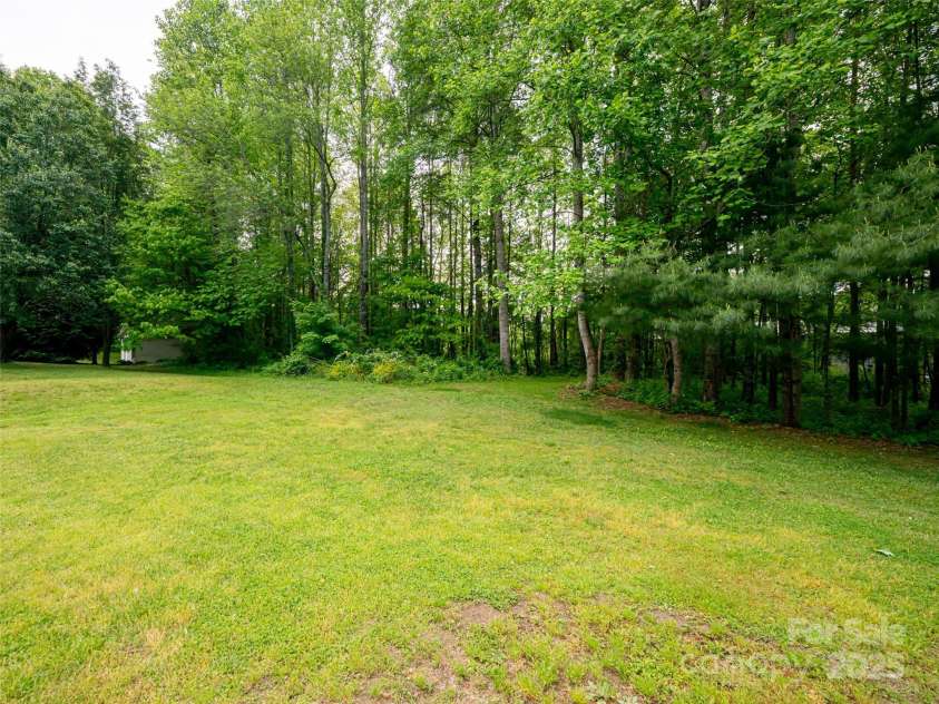 88 Star Point Drive, Hendersonville, NC 28792.  MLS# CAR4255101, YatesRealty ID 6073. 