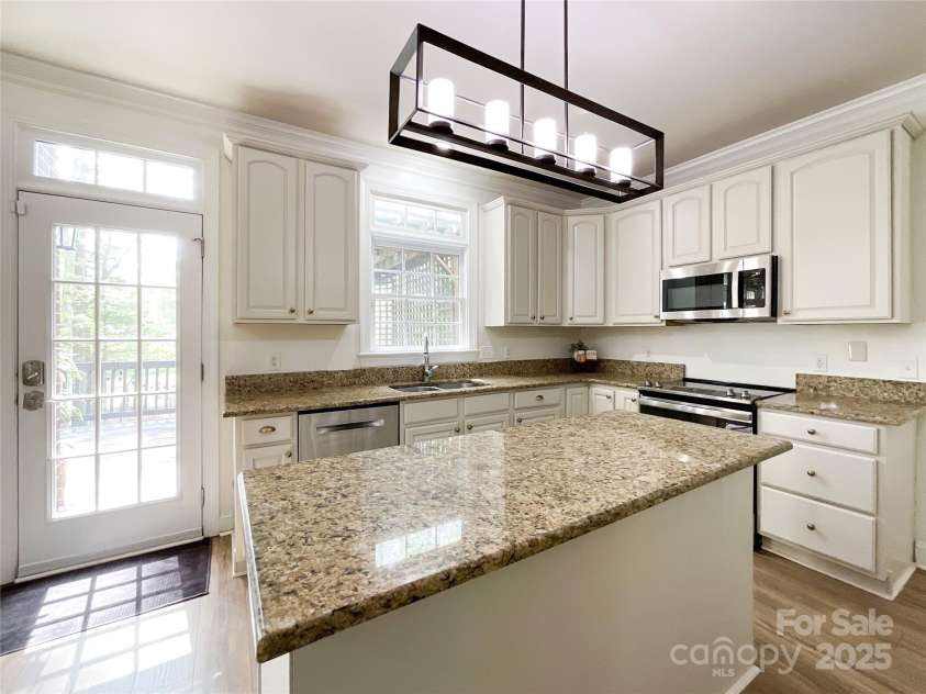 6114 Abergele Lane, Matthews, NC 28104.  MLS# CAR4241561, YatesRealty ID 6074. 