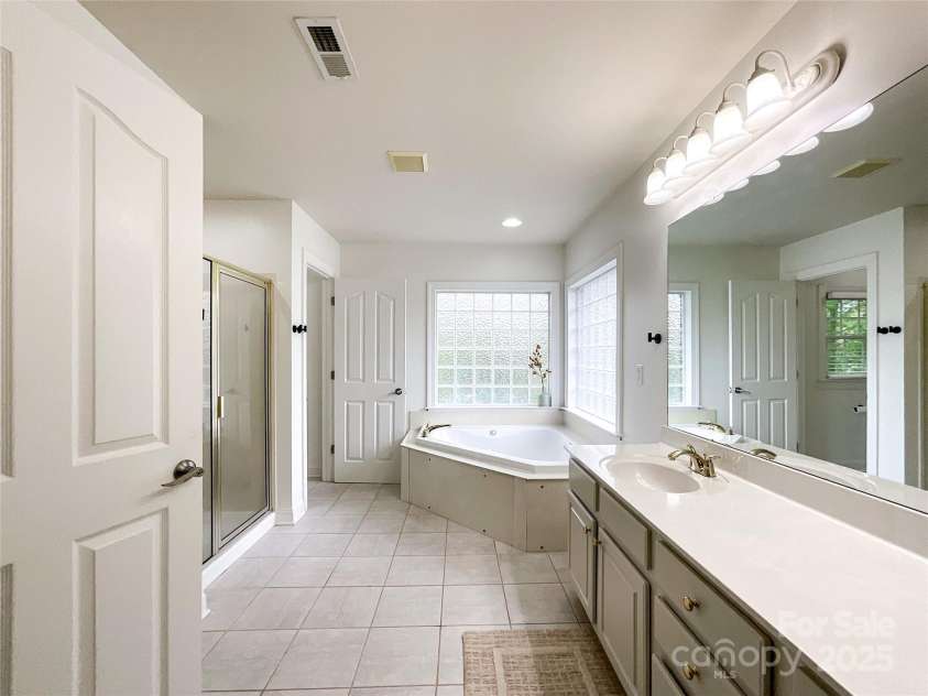 6114 Abergele Lane, Matthews, NC 28104.  MLS# CAR4241561, YatesRealty ID 6074. 