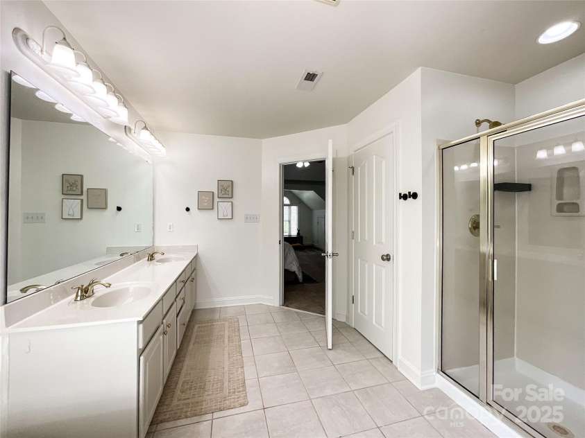 6114 Abergele Lane, Matthews, NC 28104.  MLS# CAR4241561, YatesRealty ID 6074. 