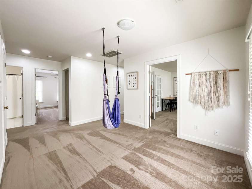 6114 Abergele Lane, Matthews, NC 28104.  MLS# CAR4241561, YatesRealty ID 6074. Loft