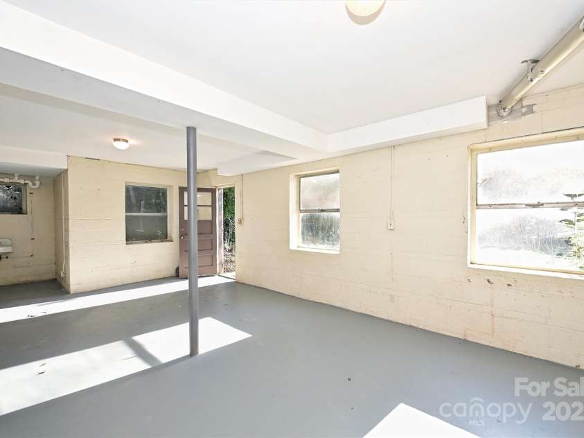 738 Brockbank Road, Charlotte, NC 28209.  MLS# CAR4212709, YatesRealty ID 6075. 