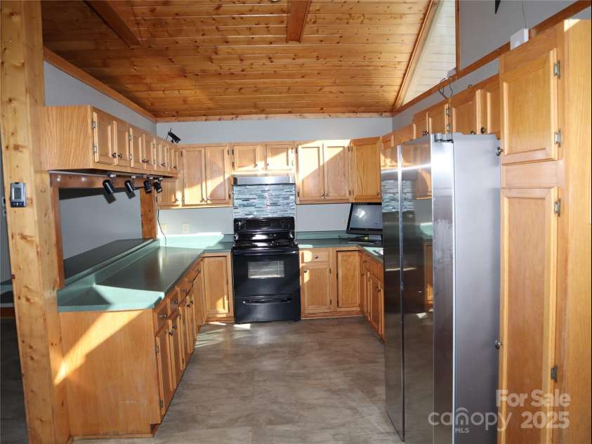 672/715 Windswept Ridge Road, Canton, NC 28716.  MLS# CAR4229345, YatesRealty ID 6077. House #1 kitchen with open breakfast bar.