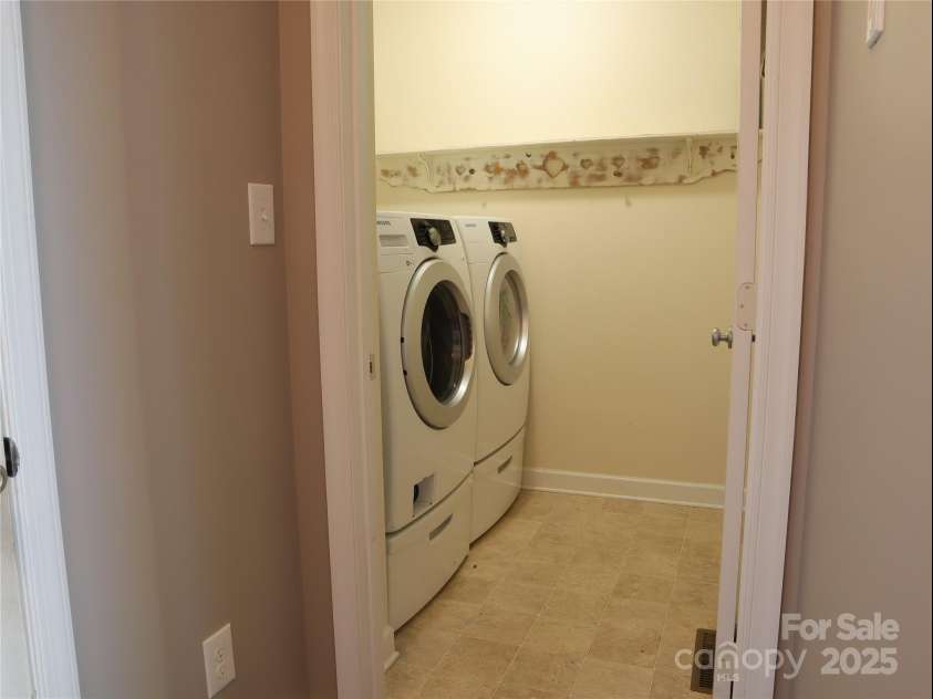 672/715 Windswept Ridge Road, Canton, NC 28716.  MLS# CAR4229345, YatesRealty ID 6077. House #2 Laundry room - main level.