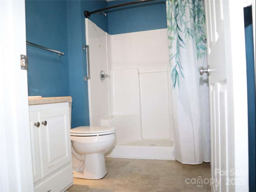 672/715 Windswept Ridge Road, Canton, NC 28716.  MLS# CAR4229345, YatesRealty ID 6077. House #2 Master Bath - main level