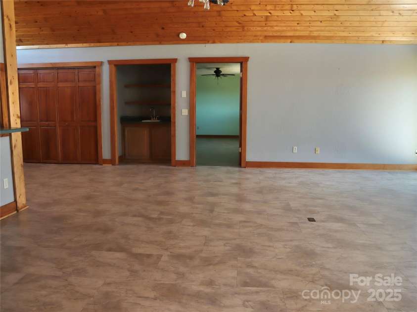 672/715 Windswept Ridge Road, Canton, NC 28716.  MLS# CAR4229345, YatesRealty ID 6077. Open Living room with dining area, wet bar, and storage closet.