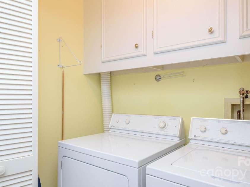 128 Glenbrook Drive, Hendersonville, NC 28739.  MLS# CAR4224323, YatesRealty ID 6078. 