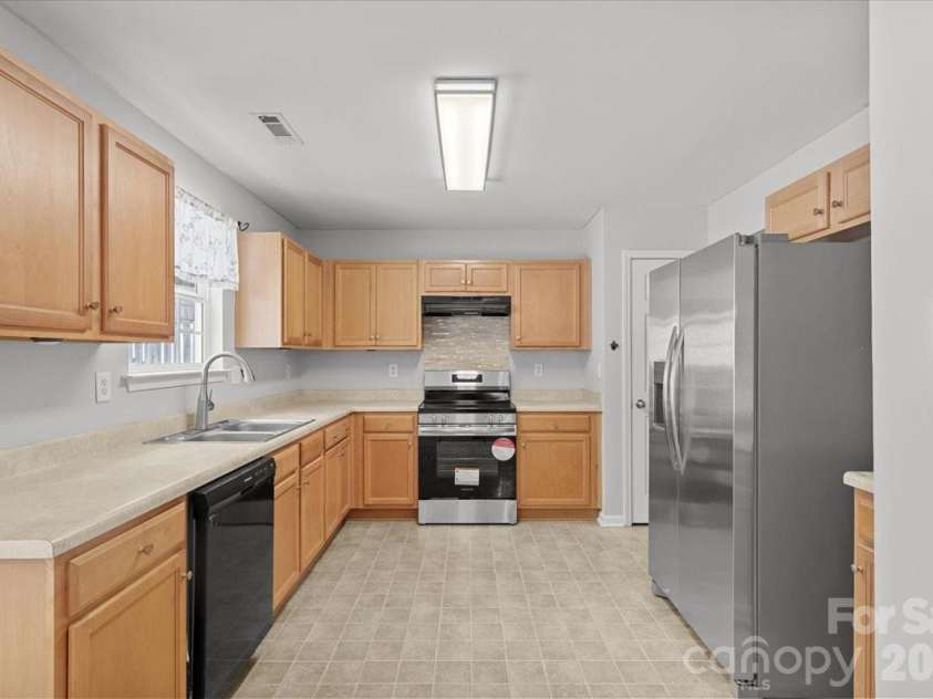 5026 Wicklow Drive, Gastonia, NC 28054.  MLS# CAR4343852, YatesRealty ID 6078. 