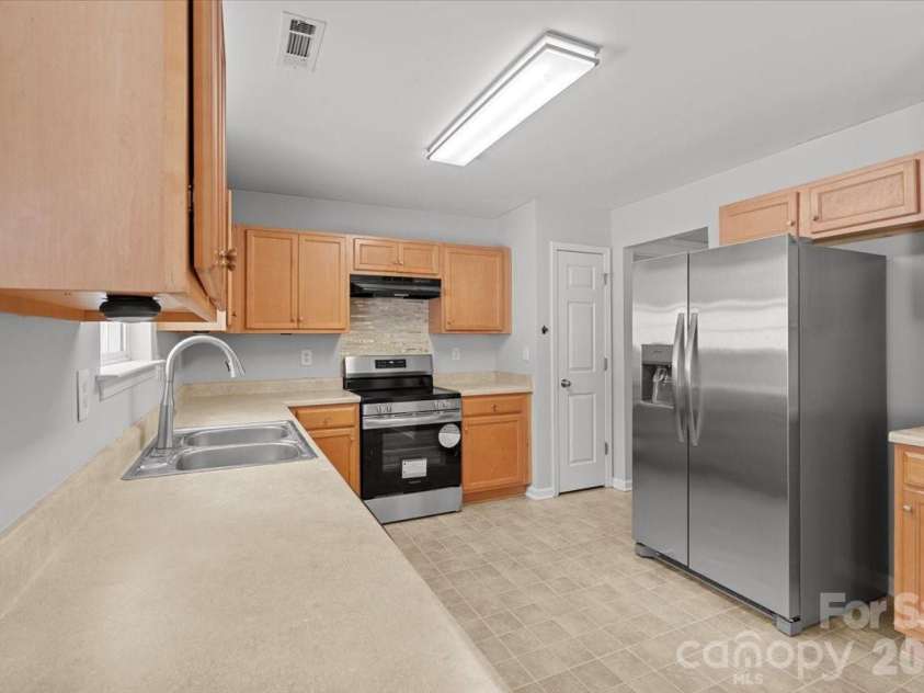 5026 Wicklow Drive, Gastonia, NC 28054.  MLS# CAR4343852, YatesRealty ID 6078. 