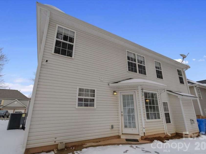 5026 Wicklow Drive, Gastonia, NC 28054.  MLS# CAR4343852, YatesRealty ID 6078. 