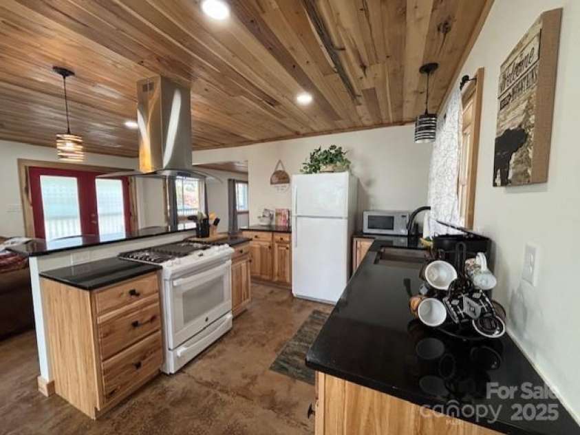 43 Flaming Arrow Drive, Whittier, NC 28789.  MLS# CAR4237386, YatesRealty ID 6079. 