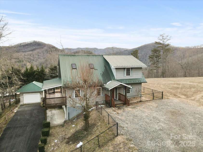 29 Down To Earth Drive, Burnsville, NC 28714.  MLS# CAR4217184, YatesRealty ID 608. 
