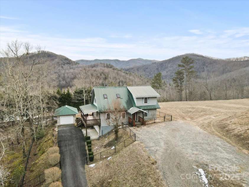 29 Down To Earth Drive, Burnsville, NC 28714.  MLS# CAR4217184, YatesRealty ID 608. 