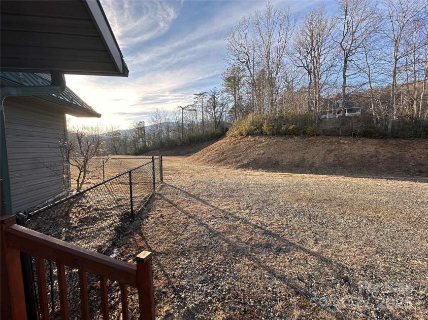 29 Down To Earth Drive, Burnsville, NC 28714.  MLS# CAR4217184, YatesRealty ID 608. 