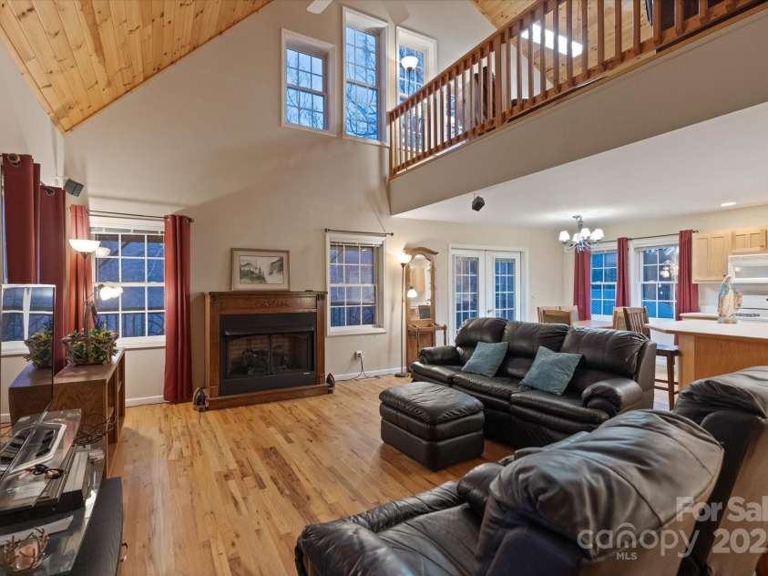 29 Down To Earth Drive, Burnsville, NC 28714.  MLS# CAR4217184, YatesRealty ID 608. 