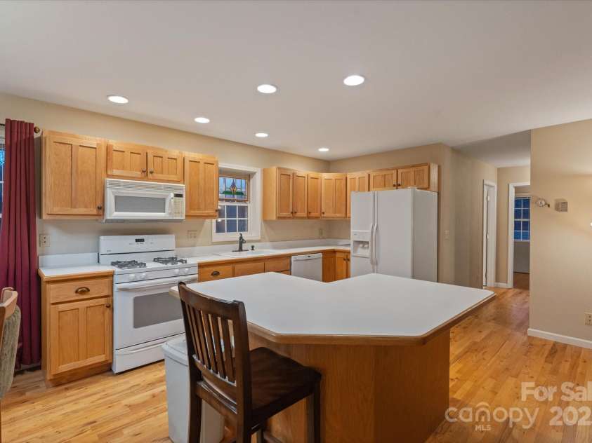 29 Down To Earth Drive, Burnsville, NC 28714.  MLS# CAR4217184, YatesRealty ID 608. 