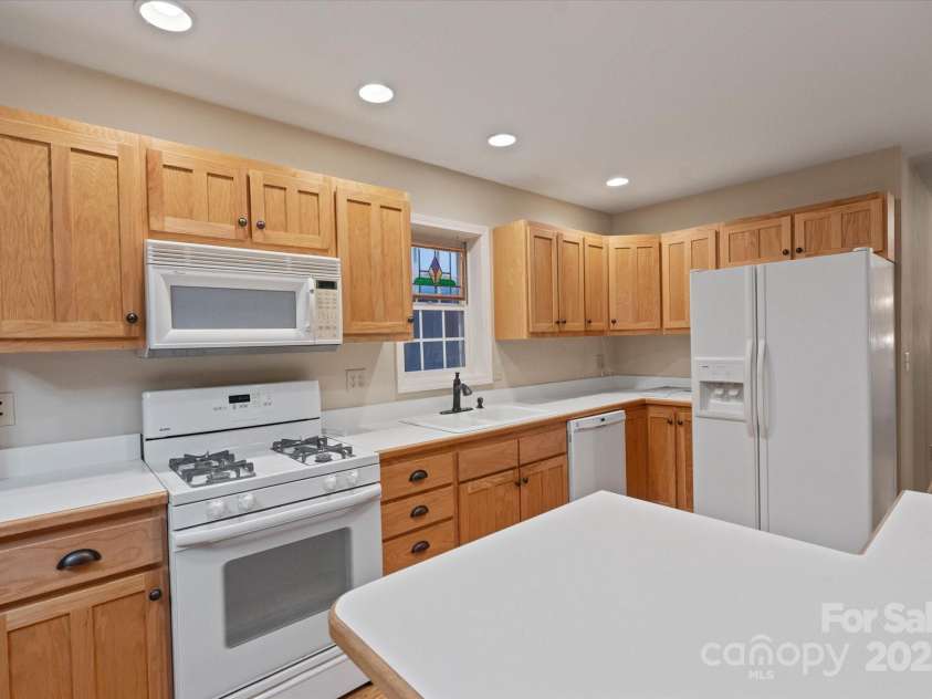 29 Down To Earth Drive, Burnsville, NC 28714.  MLS# CAR4217184, YatesRealty ID 608. 