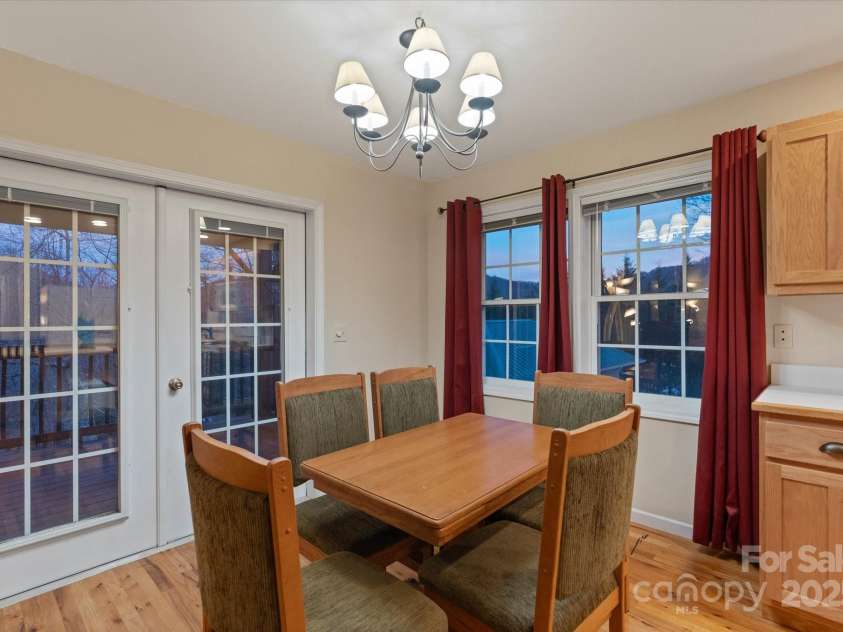 29 Down To Earth Drive, Burnsville, NC 28714.  MLS# CAR4217184, YatesRealty ID 608. 