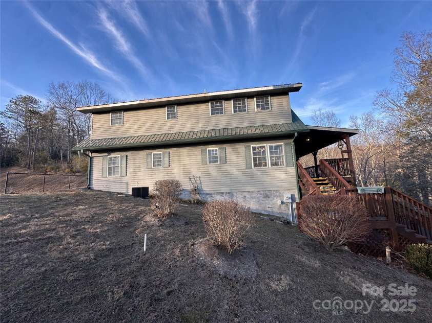 29 Down To Earth Drive, Burnsville, NC 28714.  MLS# CAR4217184, YatesRealty ID 608. 