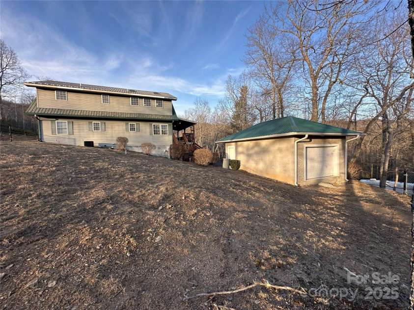 29 Down To Earth Drive, Burnsville, NC 28714.  MLS# CAR4217184, YatesRealty ID 608. 