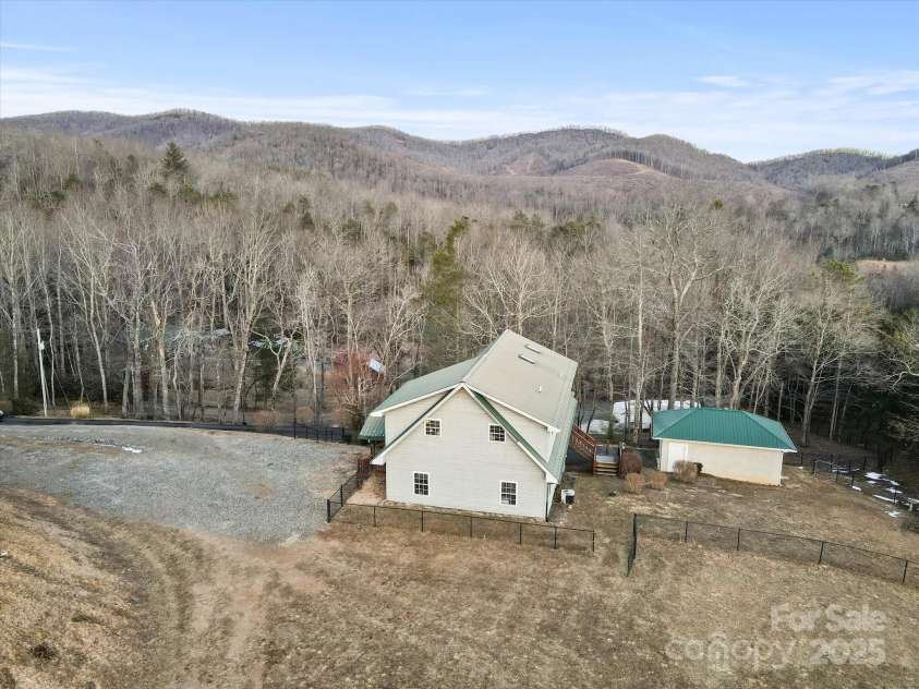 29 Down To Earth Drive, Burnsville, NC 28714.  MLS# CAR4217184, YatesRealty ID 608. 