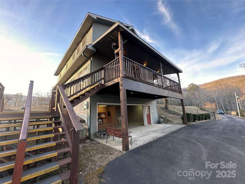 29 Down To Earth Drive, Burnsville, NC 28714.  MLS# CAR4217184, YatesRealty ID 608. 