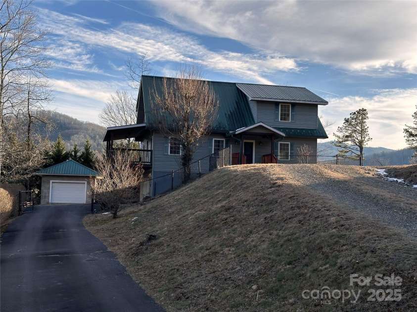 29 Down To Earth Drive, Burnsville, NC 28714.  MLS# CAR4217184, YatesRealty ID 608. 