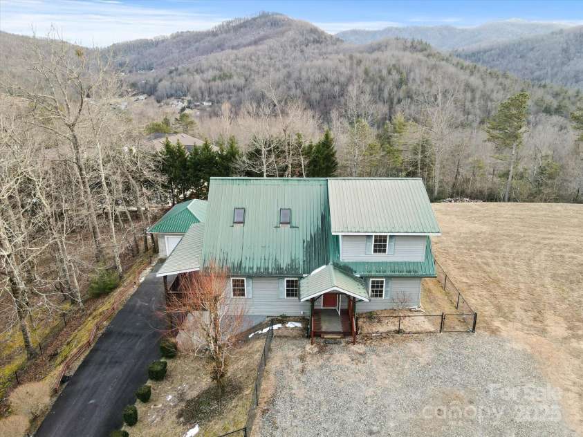 29 Down To Earth Drive, Burnsville, NC 28714.  MLS# CAR4217184, YatesRealty ID 608. 