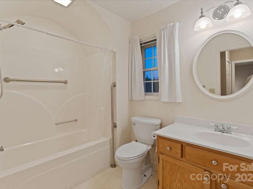 29 Down To Earth Drive, Burnsville, NC 28714.  MLS# CAR4217184, YatesRealty ID 608. Downstairs Bath