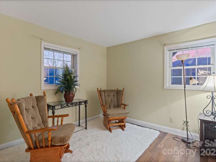 29 Down To Earth Drive, Burnsville, NC 28714.  MLS# CAR4217184, YatesRealty ID 608. Upstairs Bed