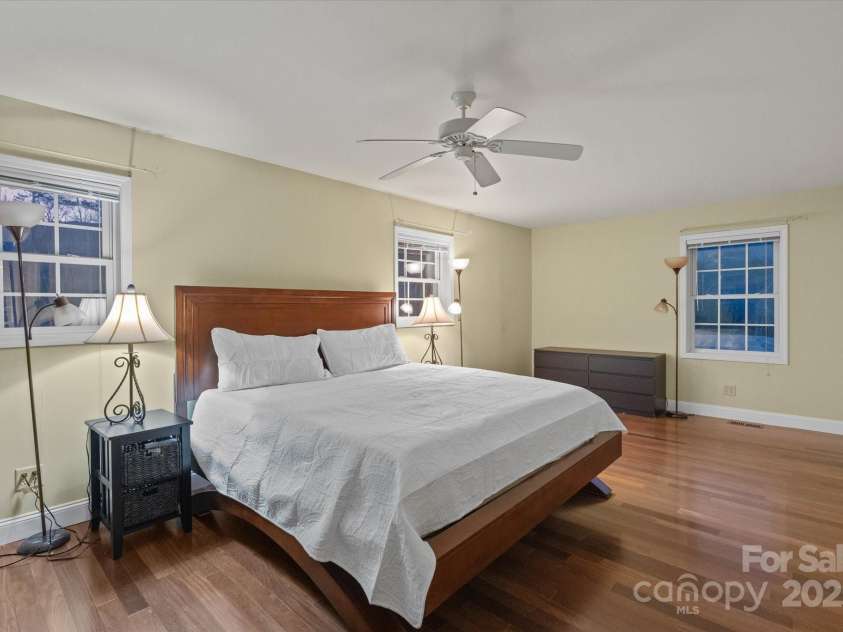 29 Down To Earth Drive, Burnsville, NC 28714.  MLS# CAR4217184, YatesRealty ID 608. Upstairs Bed