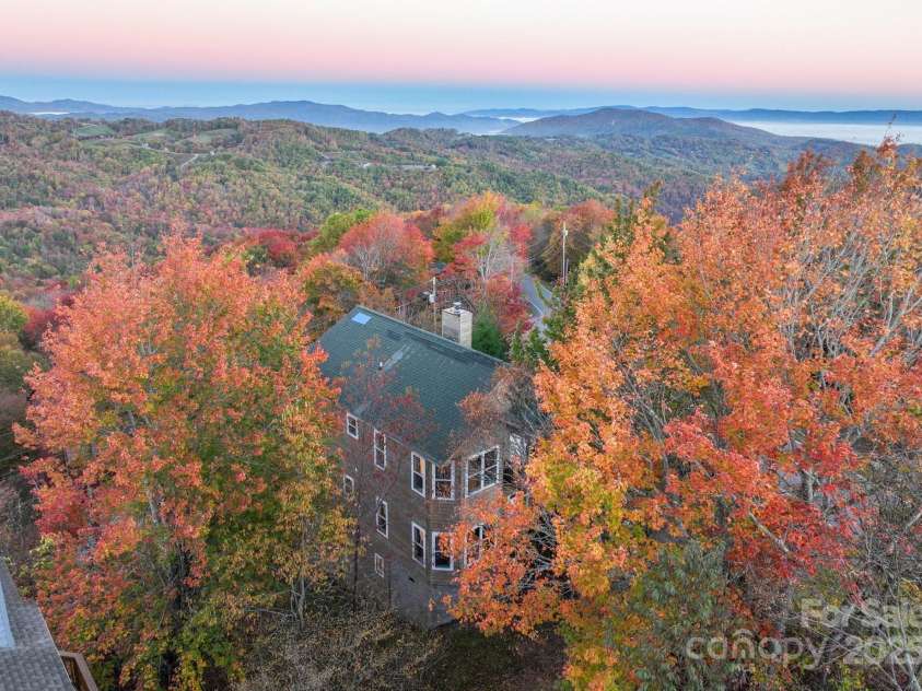309 Pinnacle Ridge Road, Beech Mountain, NC 28604.  MLS# CAR4318930, YatesRealty ID 608. 