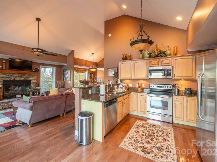 309 Pinnacle Ridge Road, Beech Mountain, NC 28604.  MLS# CAR4318930, YatesRealty ID 608. 