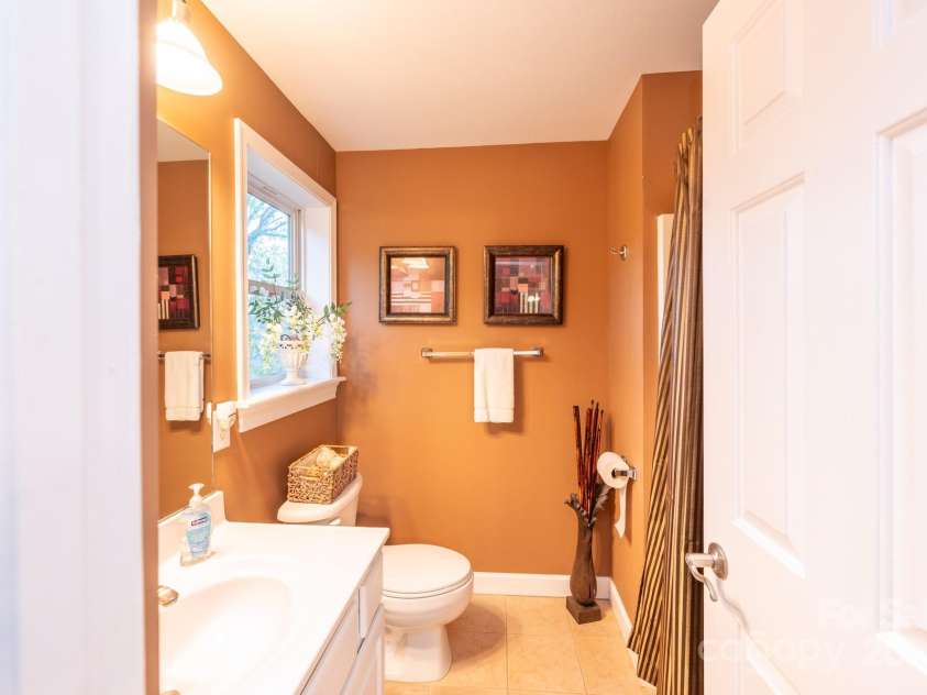 309 Pinnacle Ridge Road, Beech Mountain, NC 28604.  MLS# CAR4318930, YatesRealty ID 608. 