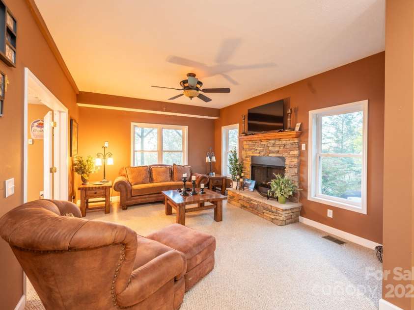 309 Pinnacle Ridge Road, Beech Mountain, NC 28604.  MLS# CAR4318930, YatesRealty ID 608. 