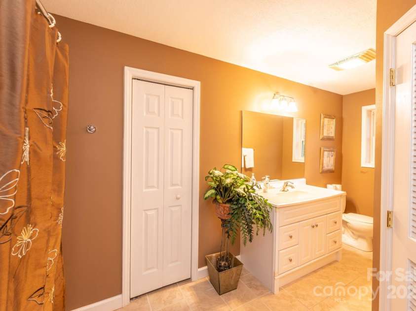 309 Pinnacle Ridge Road, Beech Mountain, NC 28604.  MLS# CAR4318930, YatesRealty ID 608. 