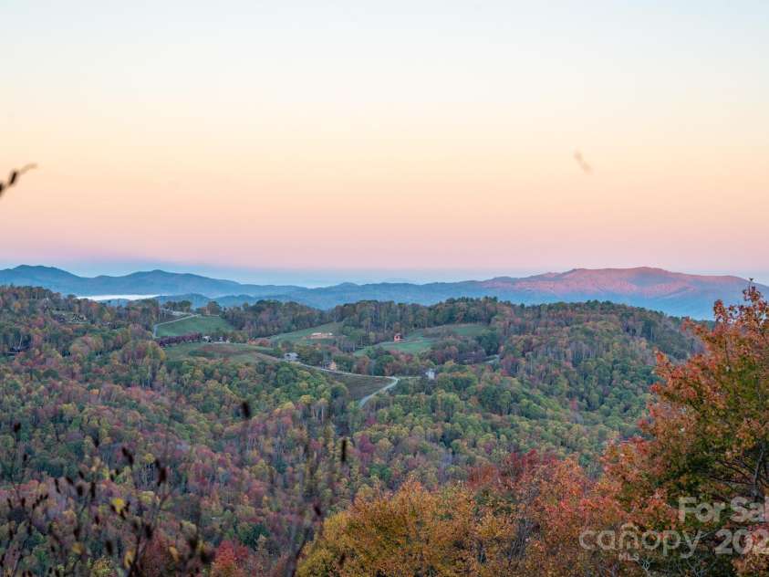 309 Pinnacle Ridge Road, Beech Mountain, NC 28604.  MLS# CAR4318930, YatesRealty ID 608. 