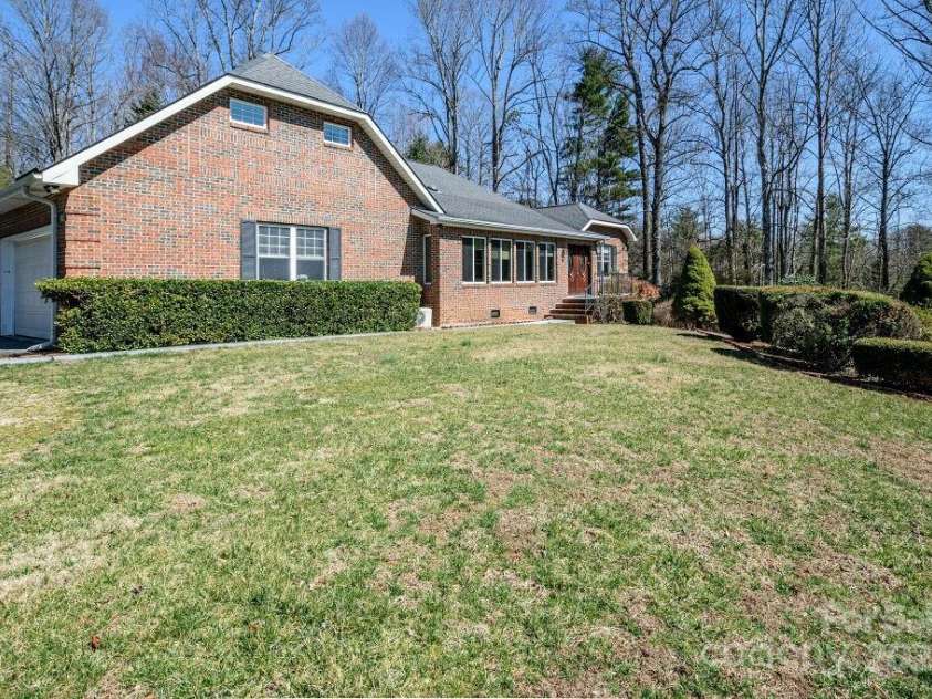 108 Sky View Lane, Hendersonville, NC 28739.  MLS# CAR4233635, YatesRealty ID 6080. 