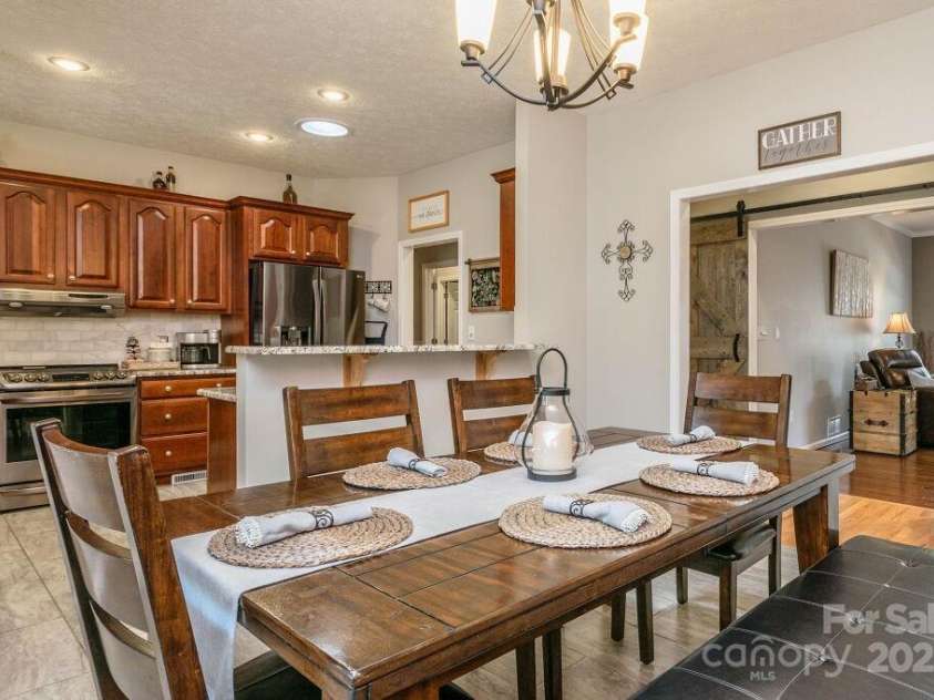 108 Sky View Lane, Hendersonville, NC 28739.  MLS# CAR4233635, YatesRealty ID 6080. 