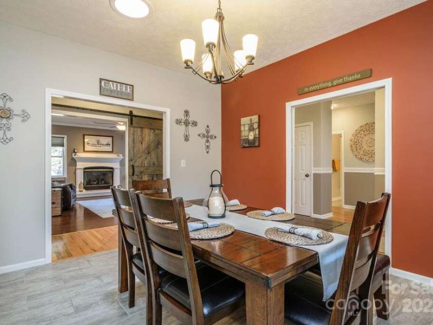 108 Sky View Lane, Hendersonville, NC 28739.  MLS# CAR4233635, YatesRealty ID 6080. 