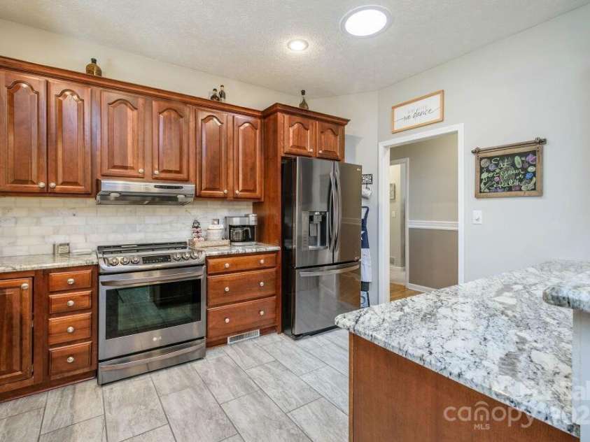 108 Sky View Lane, Hendersonville, NC 28739.  MLS# CAR4233635, YatesRealty ID 6080. 