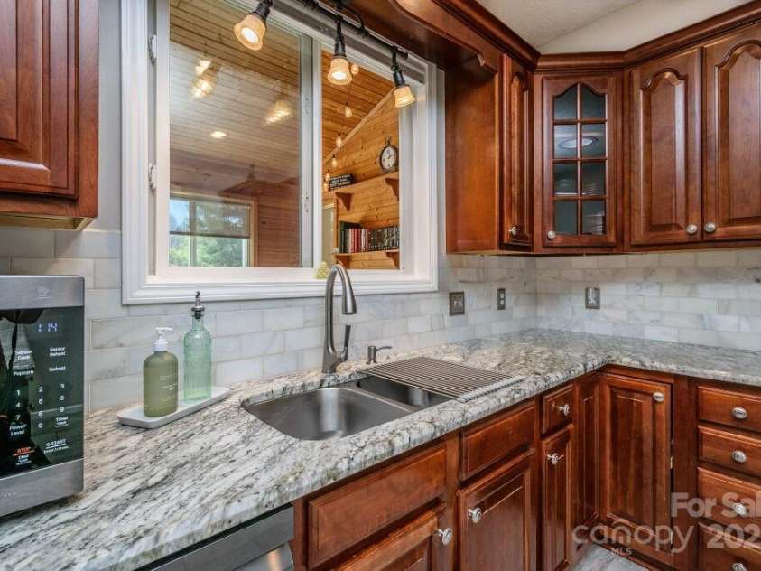 108 Sky View Lane, Hendersonville, NC 28739.  MLS# CAR4233635, YatesRealty ID 6080. 